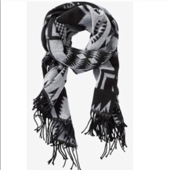 Express Aztec Blanket Scarf - Picture 2 of 3